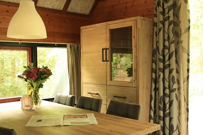 Confortevole bungalow con caminetto nella...