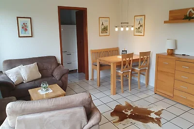 Moderne woning met tuin midden in een...