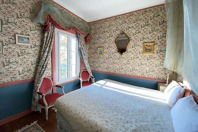 Schloss mit Privatpool und Panorama-Blick auf...