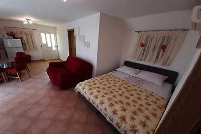 Cozy Apartments with Private Balcony Vinisce ...