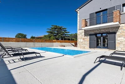 Villa in Kanfanar mit Schwimmbecken