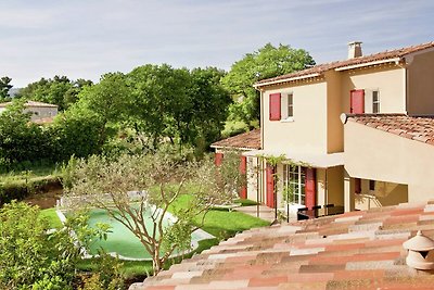 Villa provenzal de lujo con jardín y piscina ...