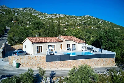 Wunderschöne Villa mit Pool