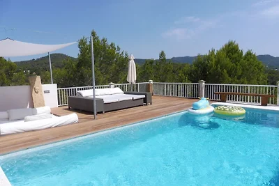 Villa in Cala Tarida mit Swimmingpool
