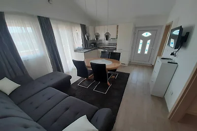 Cozy Apartments with Private Balcony Vinisce ...