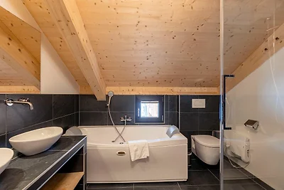 Chalet moderno con sauna e idromassaggio