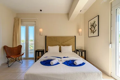 Villa in Kyrianna met verwarmd zwembad
