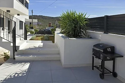 Luxury Slatine Apartments with Terrace and Ga...