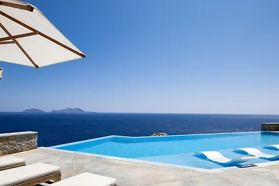 Seafront luxury villa,infinity pool & devine...
