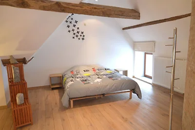 Moderna casa vacanze a Senzeille con giardino