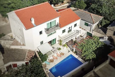 Villa in Povlja mit Schwimmbecken