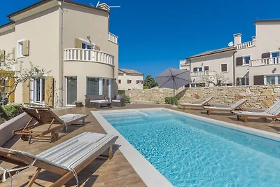 Villa in Premantur met zwembad