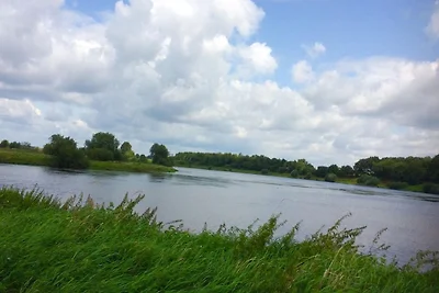 Schitterend gelegen in het bos aan het water.