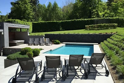 Attraktive Ferienwohnung mit Pool in Spa