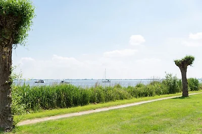 Hausboot in Offingawier mit Terrasse