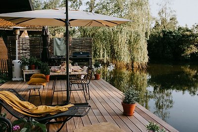 Chalet in Geel rustig gelegen aan het water