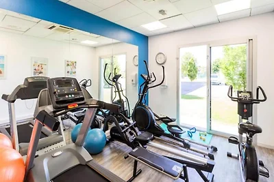 Wohnung nahe Aeroscopia mit Pool