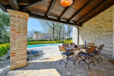 Villa in Banki mit Schwimmbecken