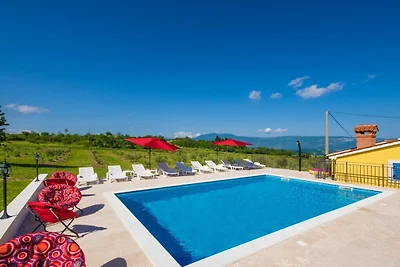 Vakantiehuis in Pićan met zwembad