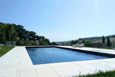 Wohnung in einem Bauernhaus mit Swimmingpool