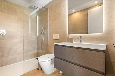 Stylish 2-Bed Apartment - ALCAZABA LAGOON...