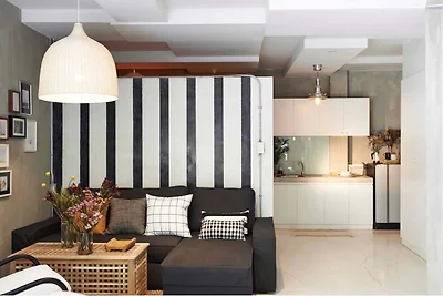 Executive Elegance | Luxe Suite for Travelers