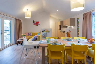 Modernes Haus in Hoogerheide mit Terrasse