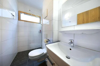 Moderne Wohnung mit Balkon und Zugang zur...