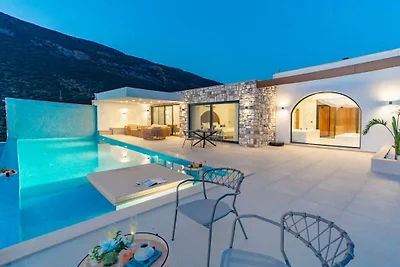 Villa in Kas mit Schwimmbecken