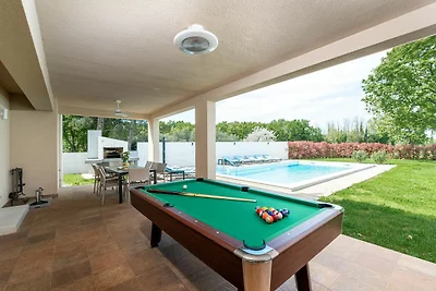 Luxusvilla mit Swimmingpool und Sauna