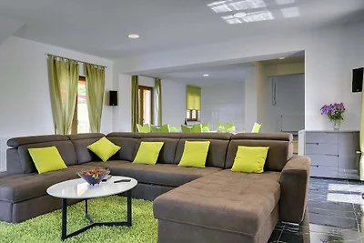 Villa con piscina a Pisino