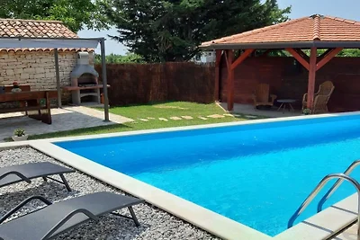 Ferienhaus in TAR mit Schwimmbecken