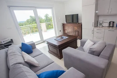 II in Villa Sunce