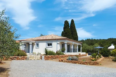 Hübsches Ferienhaus mit Garten und Privatpool...