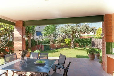 Schönes Ferienhaus mit Schwimmbad