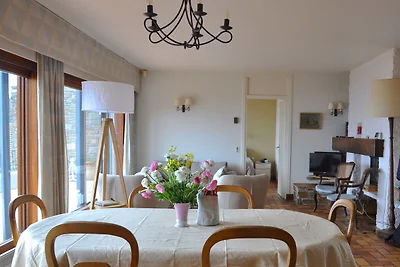 Villa mit Meerblick in geschützter Anlage