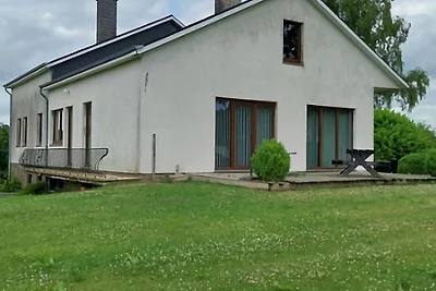 Einladendes Ferienhaus mit großem Garten