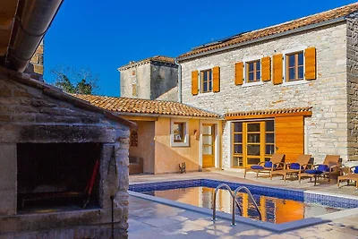 Splendida villa con piscina privata a Ližnjan
