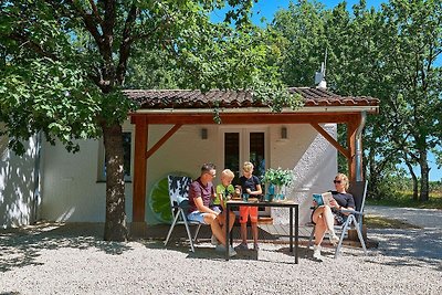 Bungalow met terras op een heuvel in Dordogne