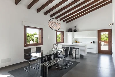 Modernes Herrenhaus mit privatem Pool in Muro