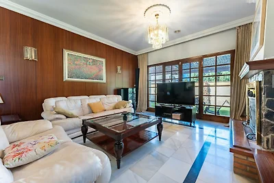 Angenehme Villa in Churriana mit Pool