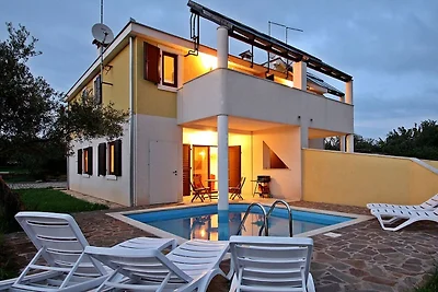 Luxuriöses Ferienhaus in Novigrad mit private...