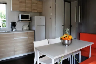 Bungalow mit Terrasse und Parkplatz