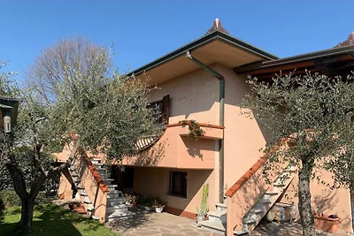 Villa à Marina di Massa (MS) avec jardin