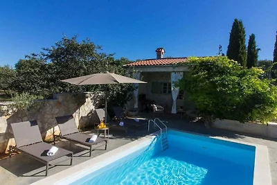 Kalu con piscina cerca de Rovinj