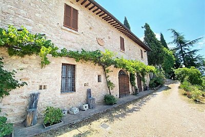 Schönes Ferienhaus in Assisi mit Garten