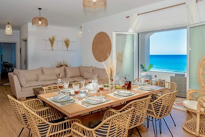 Villa aan het strand met privézwembad