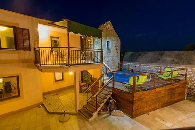 Großes Ferienhaus mit privatem Pool