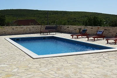 Ferienhaus in Benkovac mit Schwimmbecken