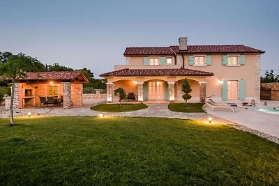 Villa a Kras con piscina